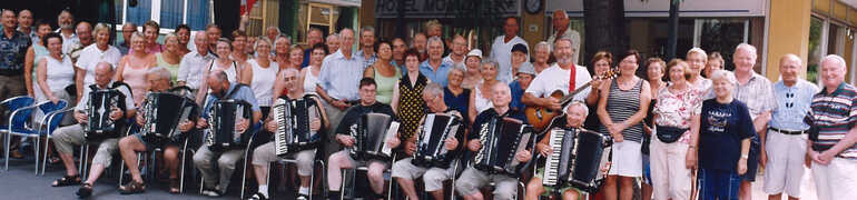 Gruppebilde utenfor Hotel Monica Gruppebilde utenfor Hotel Monica